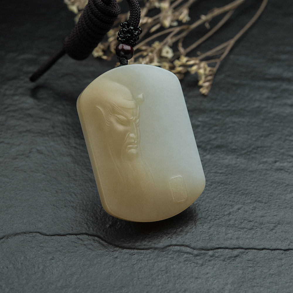 俏色和田玉关公吊坠-红掌柜