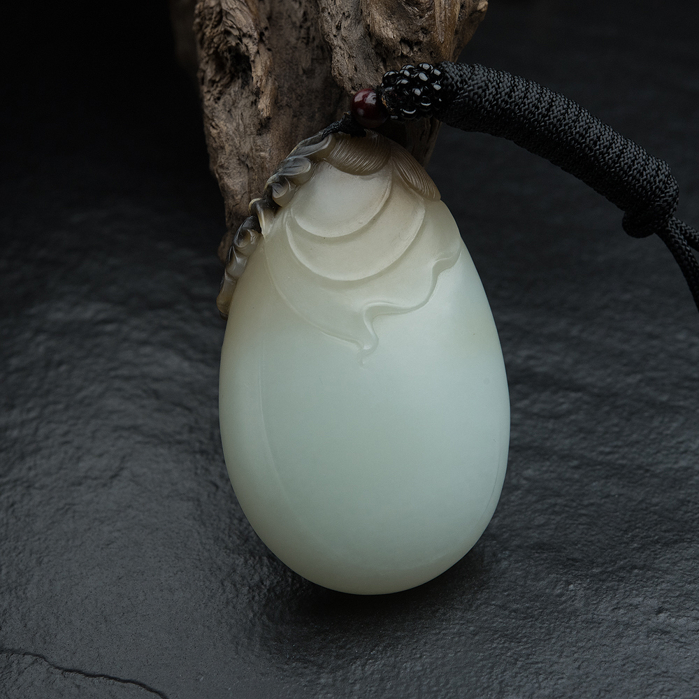 和田玉美女吊坠-红掌柜