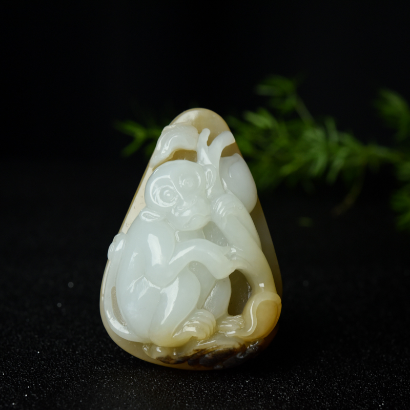 山料俏色和田玉猴子吊坠-红掌柜