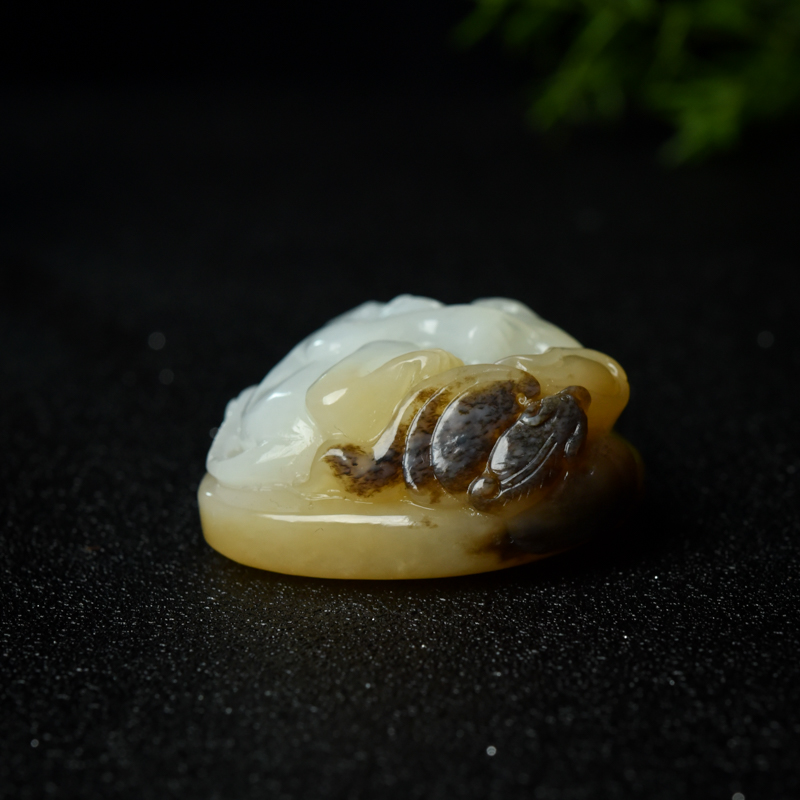 山料俏色和田玉猴子-红掌柜