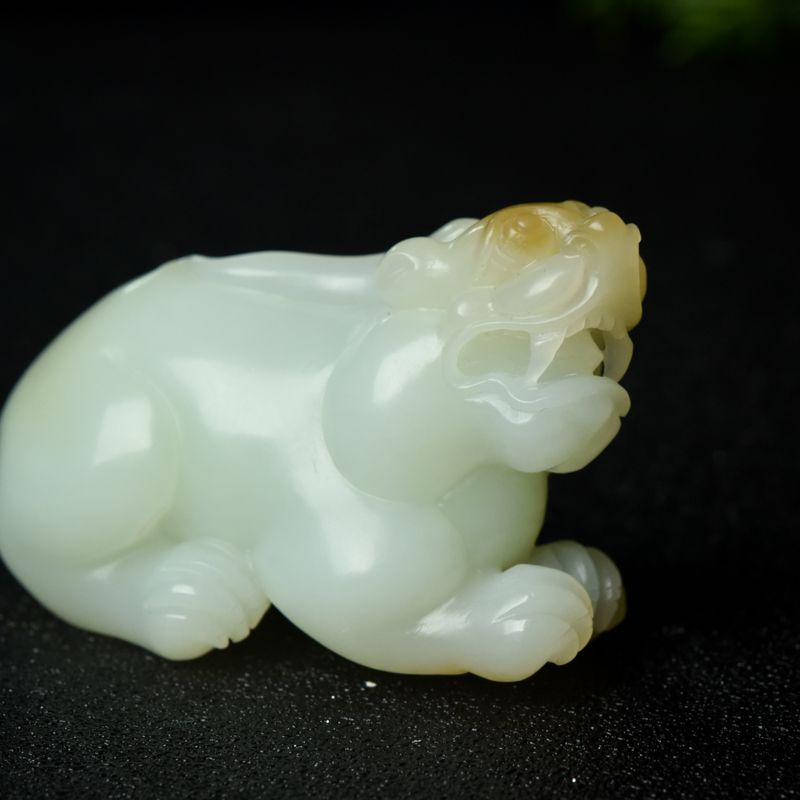 俏色和田玉手把件-红掌柜