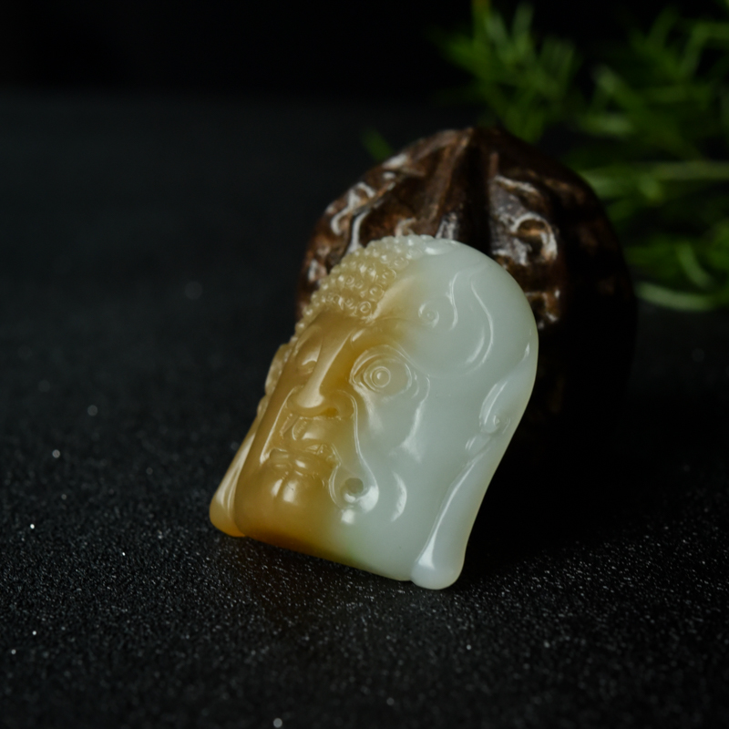 俏色和田玉吊坠-红掌柜