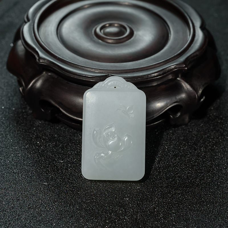 天然山料和田青白玉蝶恋花吊坠-红掌柜