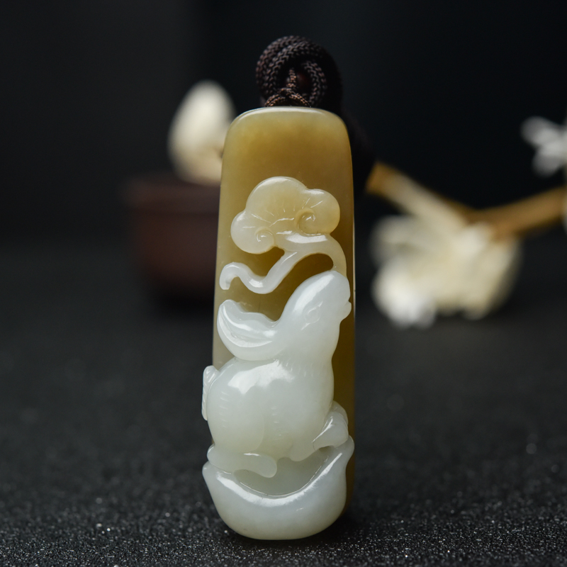俄料天然山料俏色和田白玉兔子吊坠-红掌柜