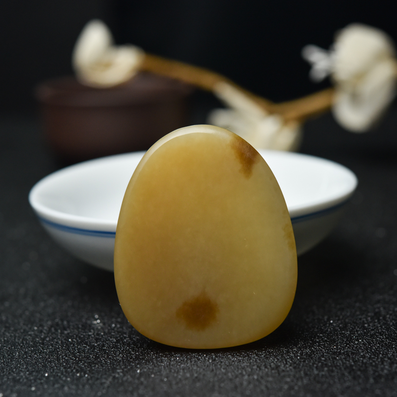 天然山料和田玉连年有余吊坠-红掌柜