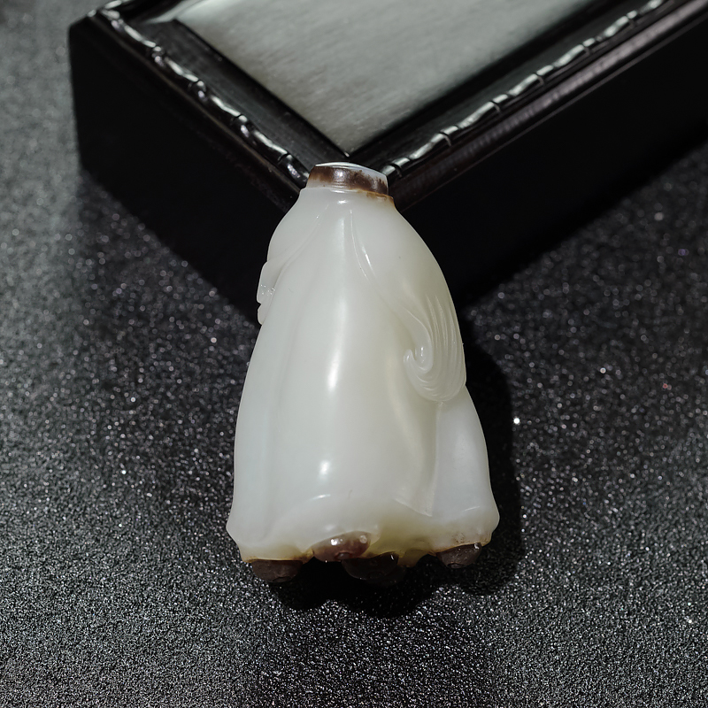 山料俏色和田玉莲蓬吊坠-红掌柜