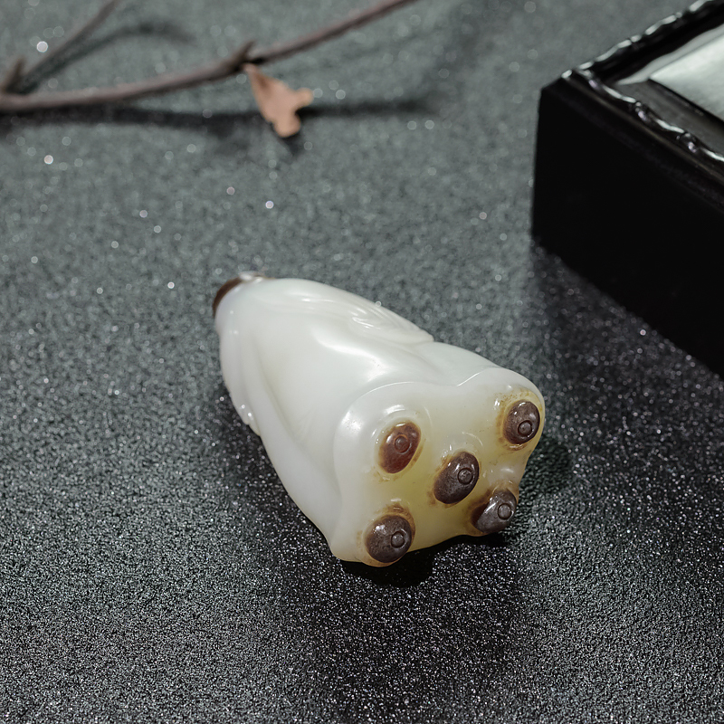 山料俏色和田玉吊坠-红掌柜