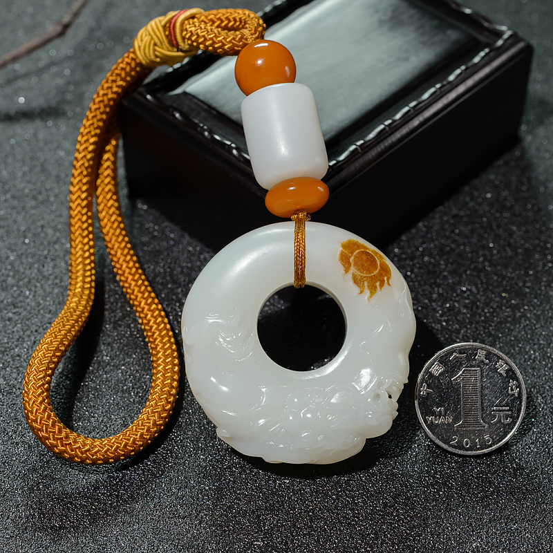 天然和田白玉龙扣手把件-红掌柜