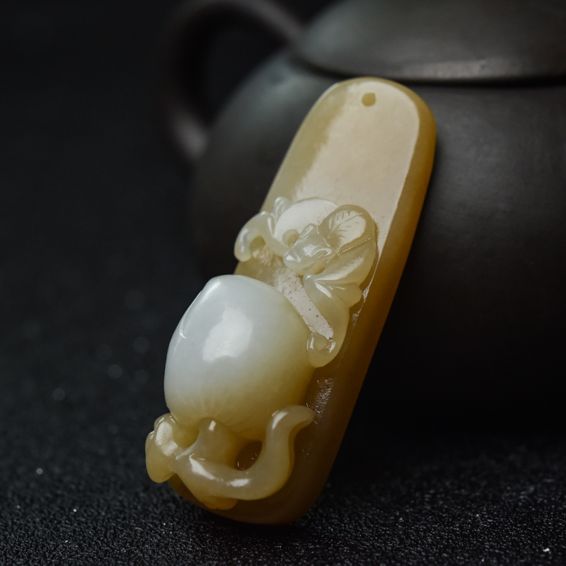 天然山料俏色和田玉福寿双全吊坠-红掌柜