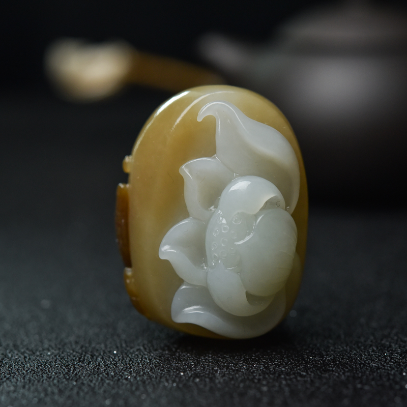 天然和田玉连年有余吊坠-红掌柜