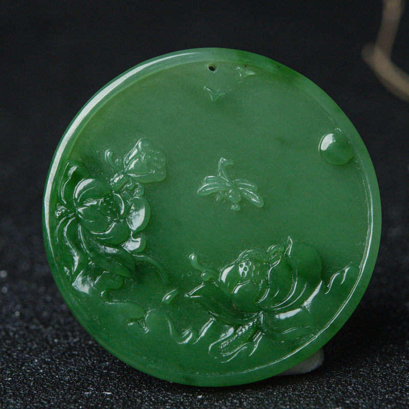 天然山料和田碧玉亭亭玉立吊坠-红掌柜