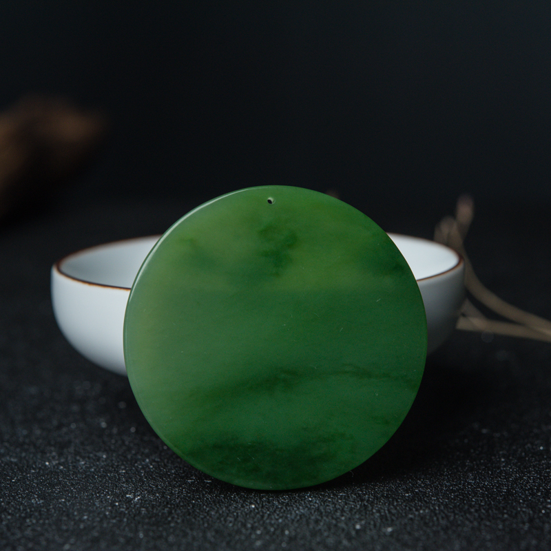 山料和田玉亭亭玉立吊坠-红掌柜