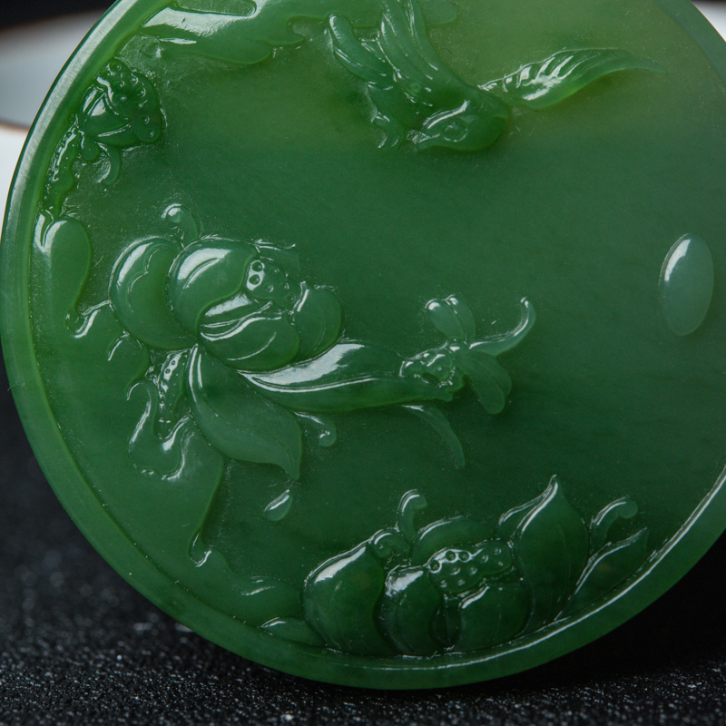 山料天然和田碧玉亭亭玉立吊坠-红掌柜