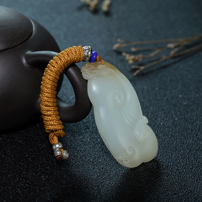 天然俏色和田玉如意吊坠-红掌柜