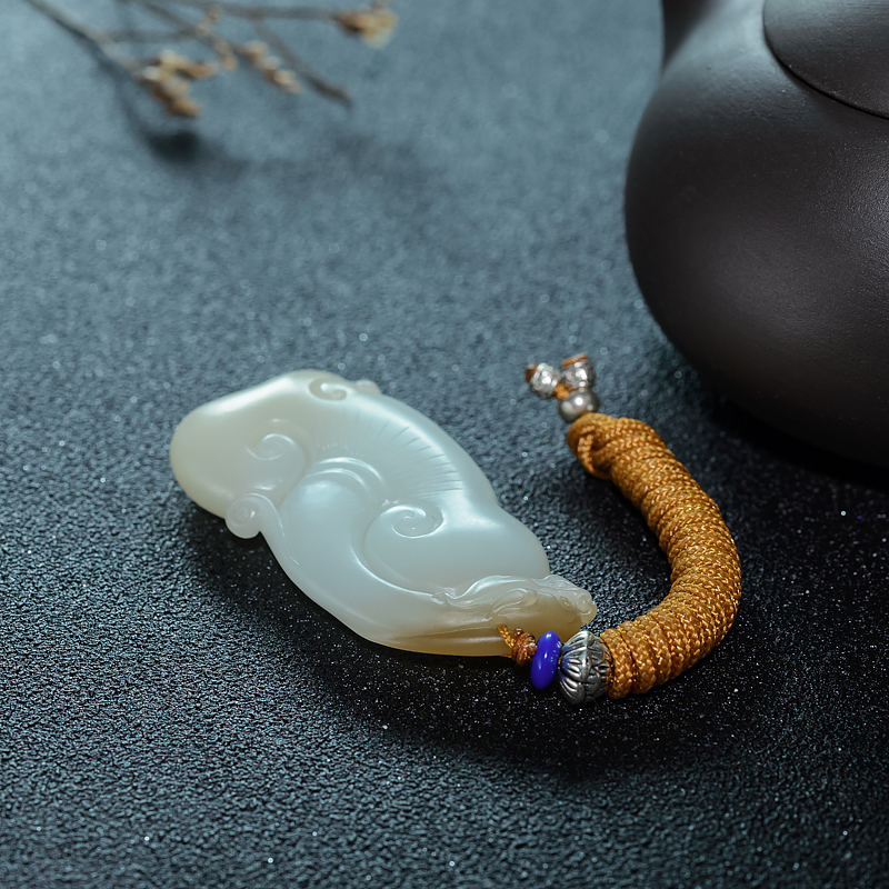 俏色和田玉如意吊坠-红掌柜