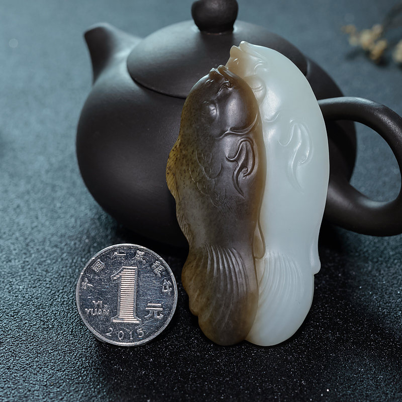 和田玉年年有余吊坠-红掌柜