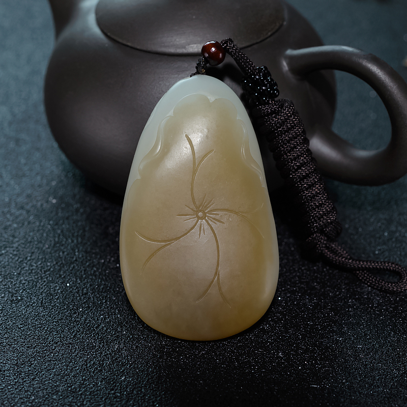 天然山料和田玉年年有余吊坠-红掌柜