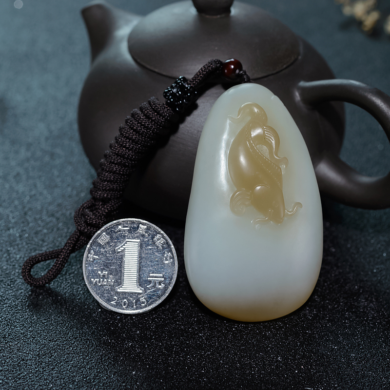 和田玉年年有余吊坠-红掌柜