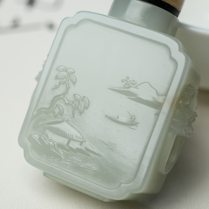 和田白玉鼻烟壶-红掌柜