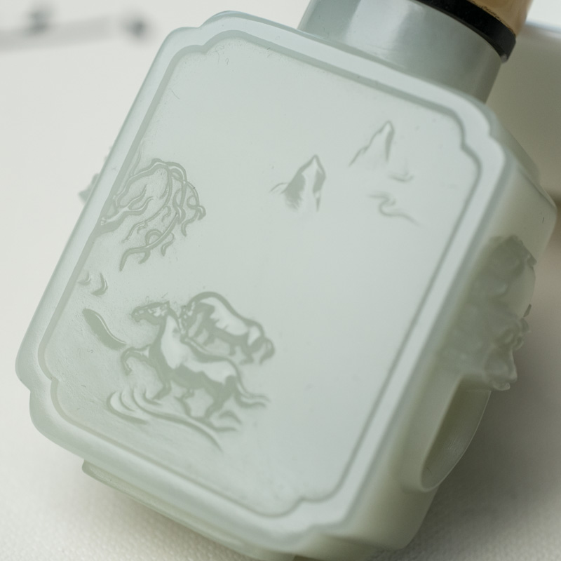 天然和田玉鼻烟壶-红掌柜