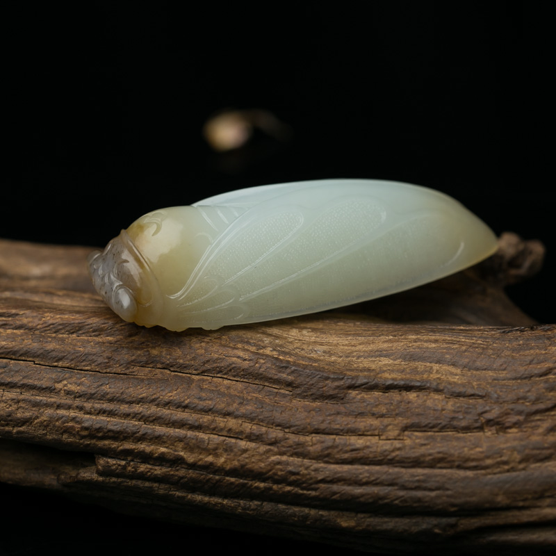 俏色和田玉一鸣惊人吊坠-红掌柜