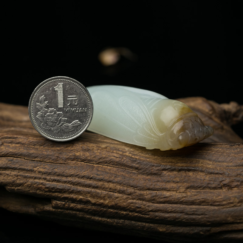 山料俏色和田玉一鸣惊人挂坠-红掌柜