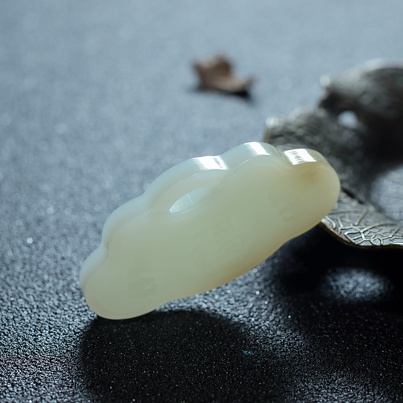 俄罗斯山料俏色和田玉福在眼前锁吊坠-红掌柜