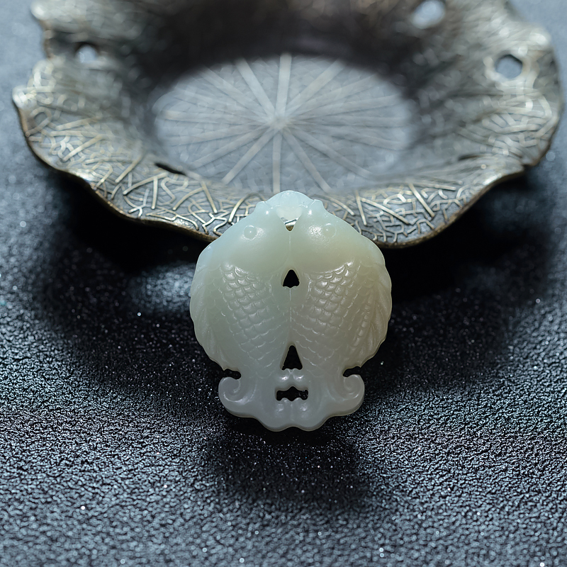 和田玉年年有余吊坠-红掌柜