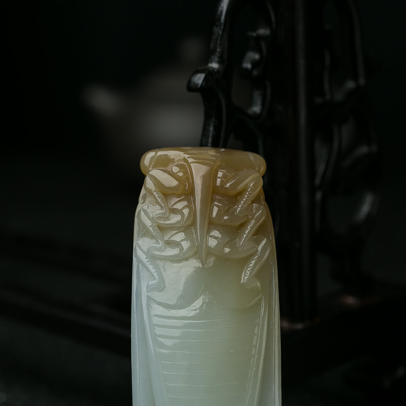 天然山料俏色和田玉吊坠-红掌柜