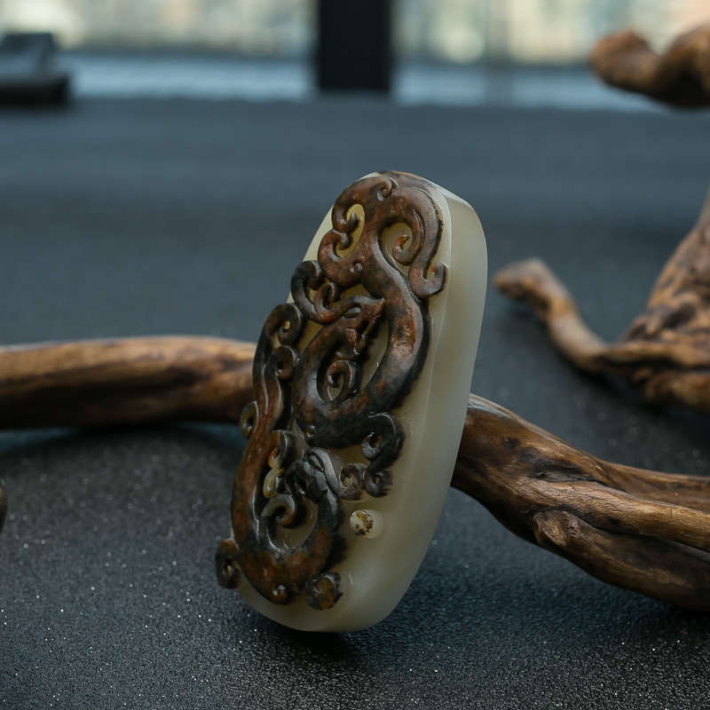 山料俏色和田玉仿古龙凤手把件-红掌柜