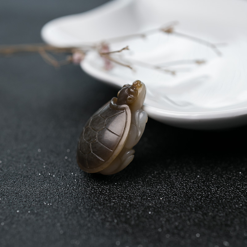 俏色和田玉乌龟吊坠-红掌柜