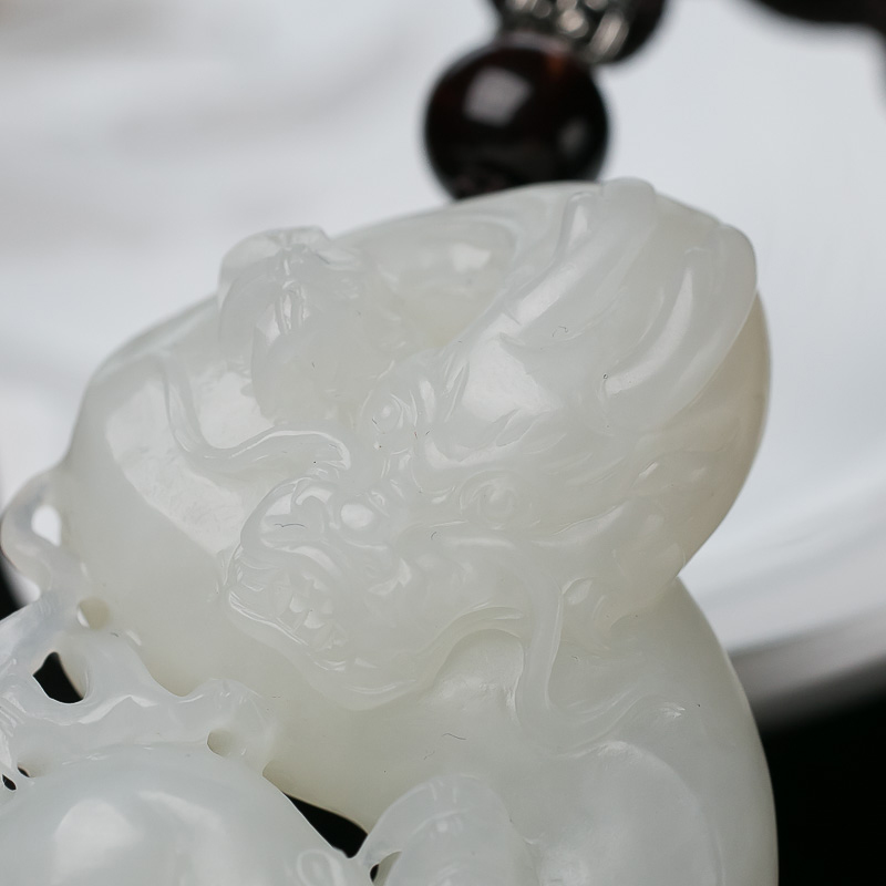 和田玉龙吊坠-红掌柜