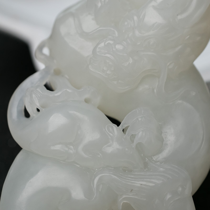 和田玉龙挂坠-红掌柜