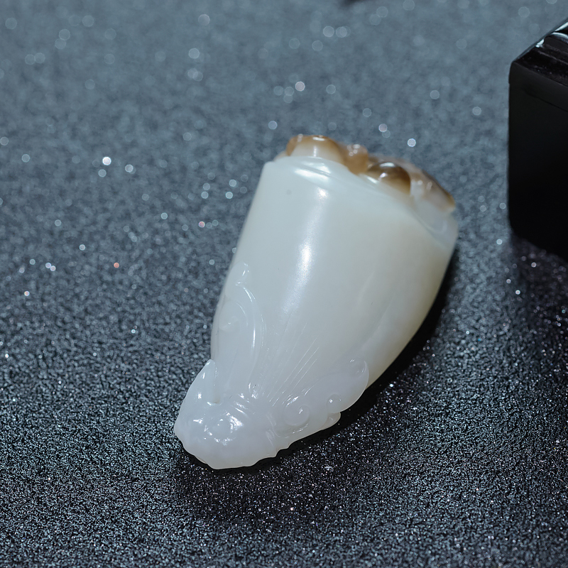 俄料天然山料俏色和田玉吊坠-红掌柜