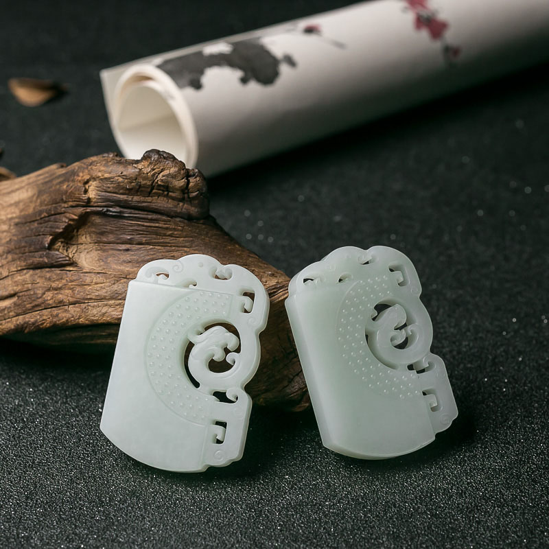 和田白玉镂雕仿古龙牌吊坠-红掌柜