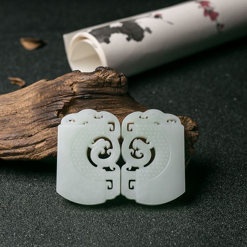 山料和田玉镂雕仿古龙牌吊坠-红掌柜