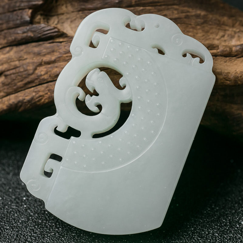 和田玉镂雕仿古龙牌吊坠-红掌柜