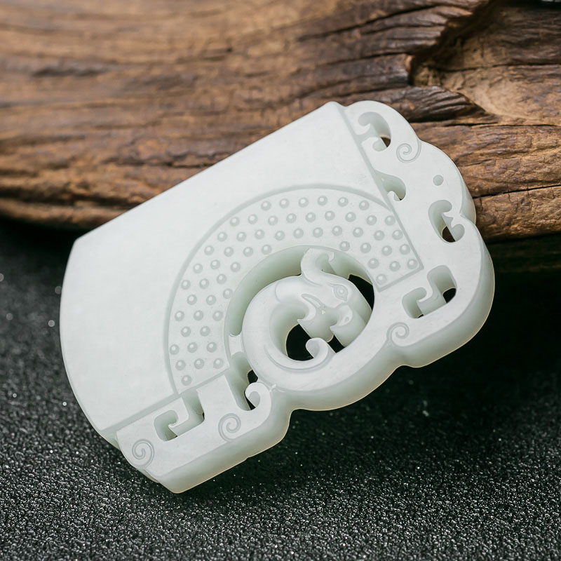 和田玉镂雕仿古龙牌挂坠-红掌柜