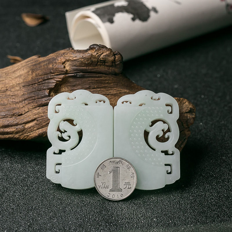 天然和田玉镂雕仿古龙牌吊坠-红掌柜