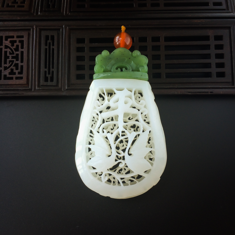 和田玉镂雕平安吊坠-红掌柜