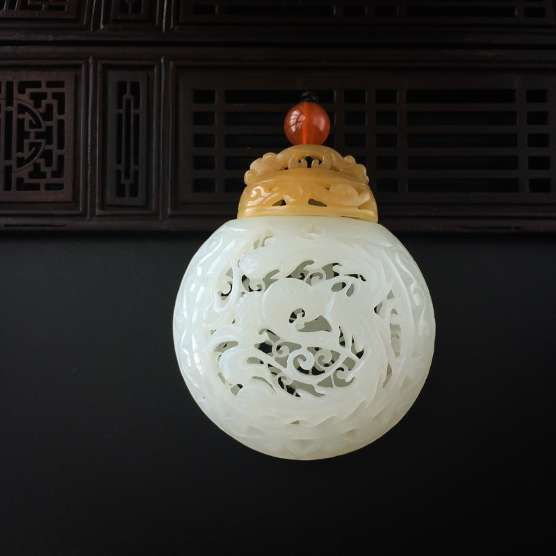 和田玉镂雕吊坠-红掌柜