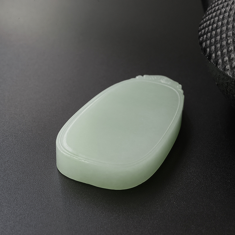 俄料和田玉平安无事牌-红掌柜