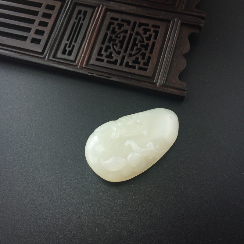 俄料和田玉喜上眉梢吊坠-红掌柜