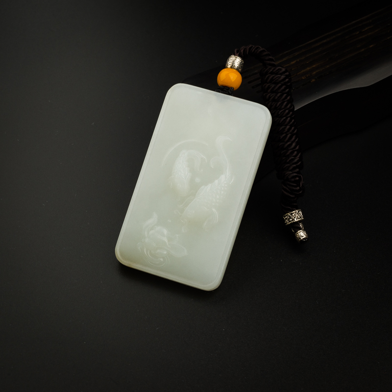 和田玉连年有余牌挂坠-红掌柜