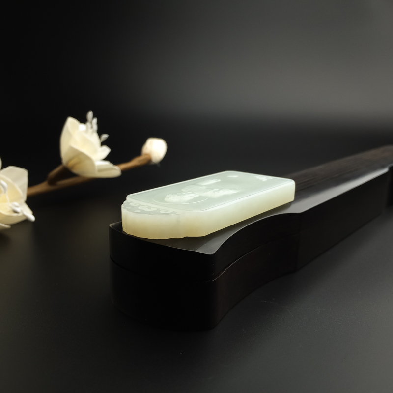 和田玉吊坠-红掌柜