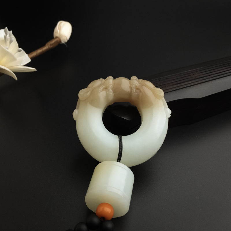 和田玉吊坠-红掌柜