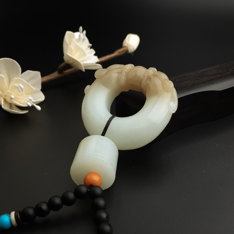 和田玉双龙戏珠挂件-红掌柜