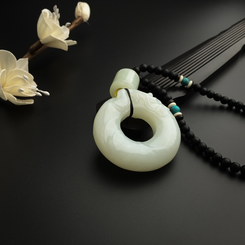 和田玉吊坠-红掌柜