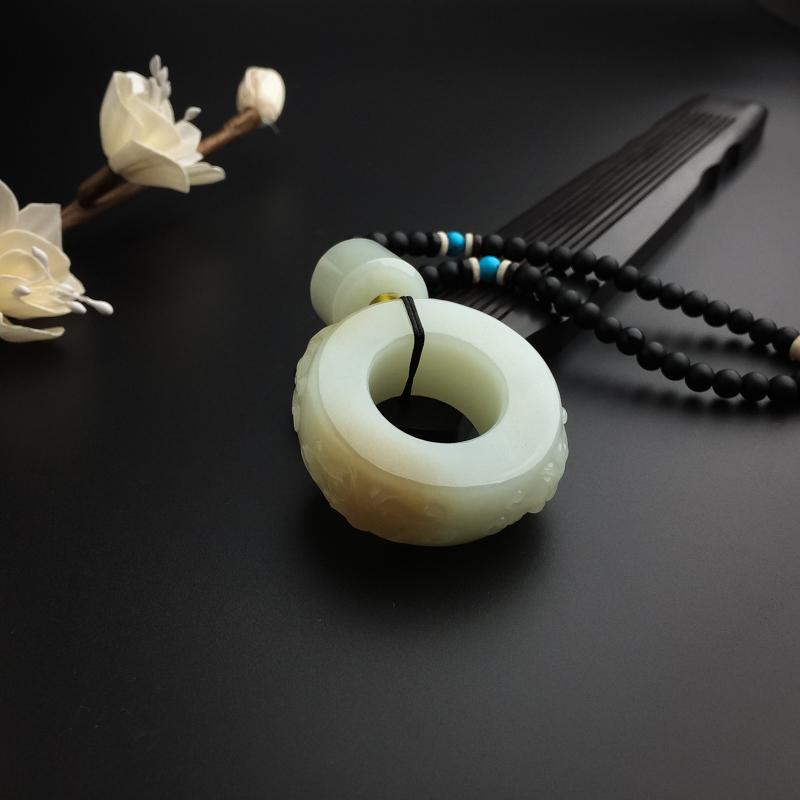 和田玉挂件-红掌柜