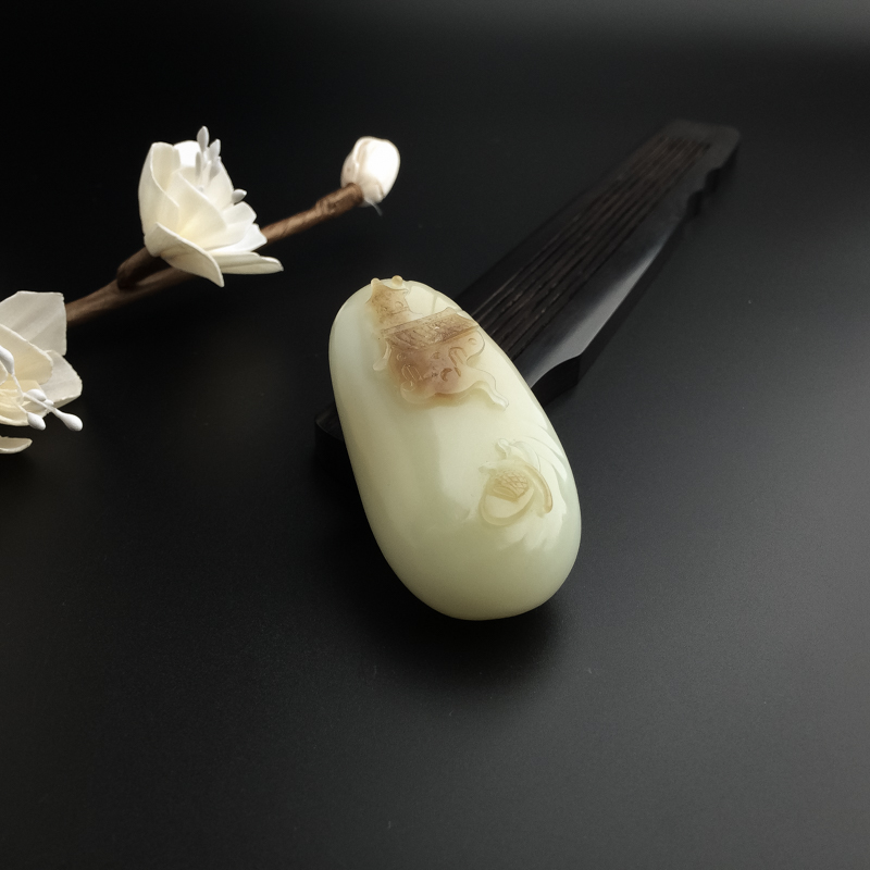 和田玉吊坠-红掌柜